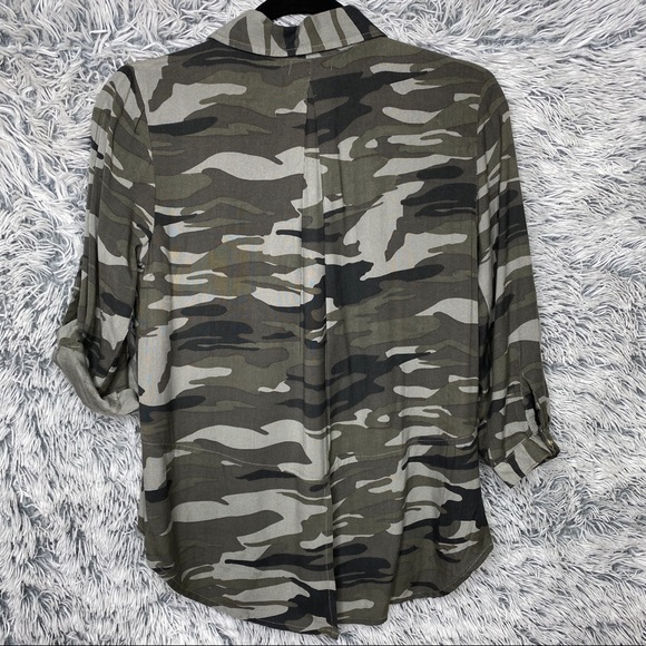 Style Envy Camo Quarter Sleeve Button Up Blouse - Picture 2 of 8